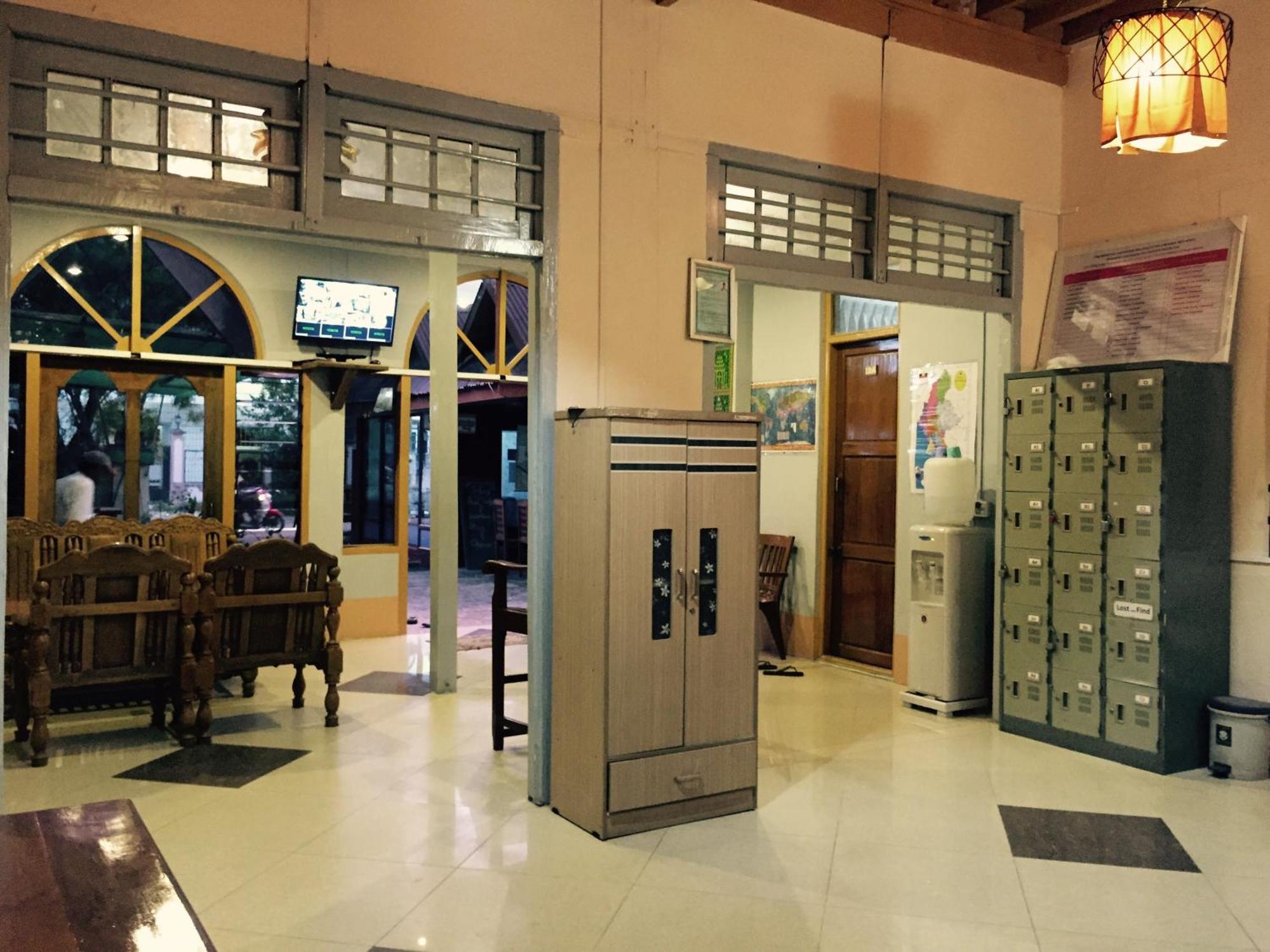 Mr. Charles Guest House Hsipaw Ngoại thất bức ảnh