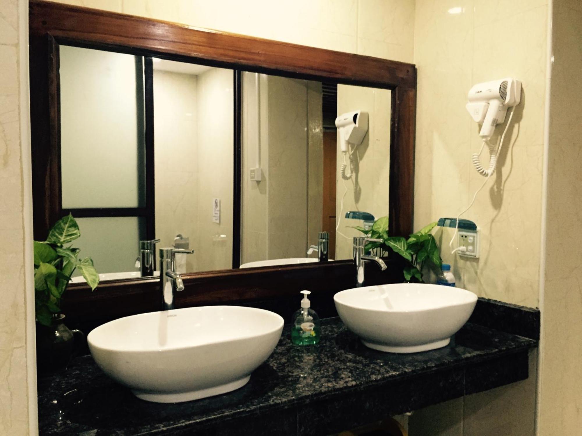Mr. Charles Guest House Hsipaw Ngoại thất bức ảnh